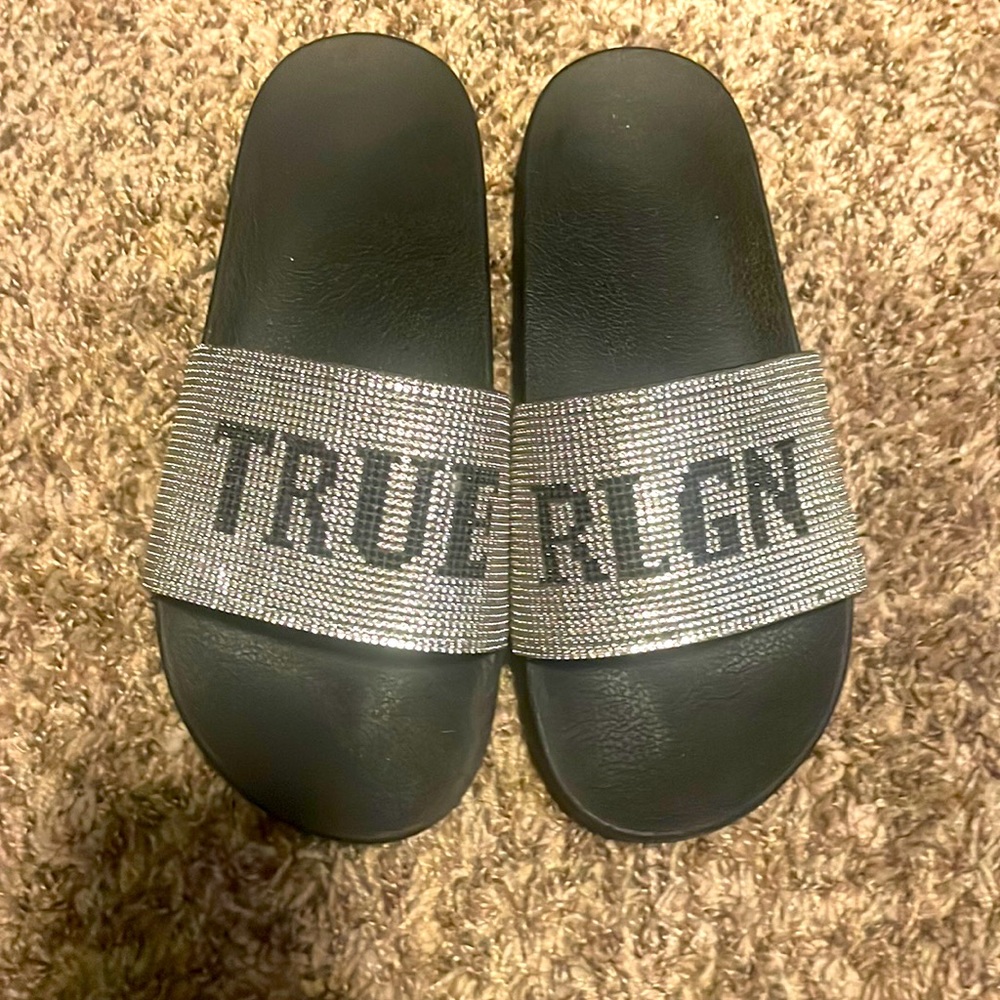 Slides size 9